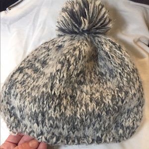 Kirra beanie with fluff ball